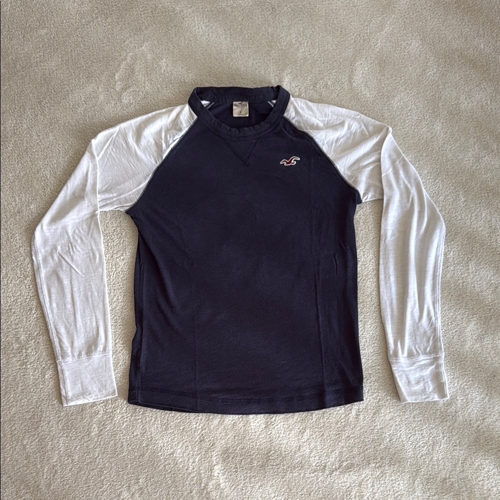 Classic vintage navy blue and white Hollister L/S Baseball te